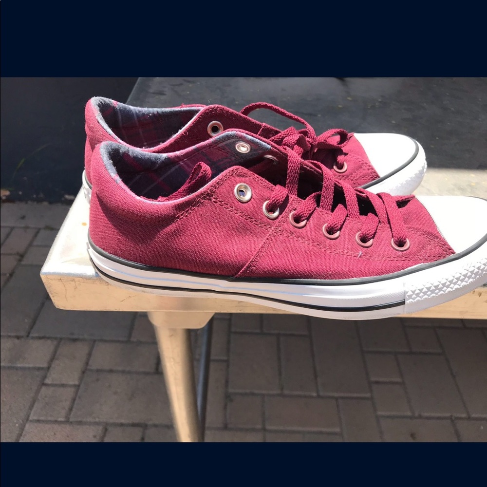 Women’s Burgundy Converse Chuck Taylor Shoes Size 10 - Picture 3 of 7